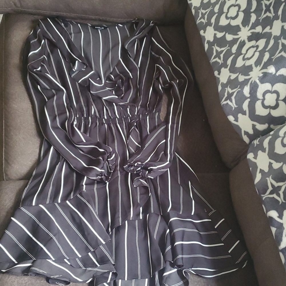 Black and white long sleeve dress